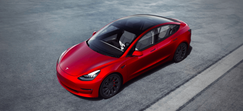 Tesla gagne pour la première fois de l'argent sur une année entière