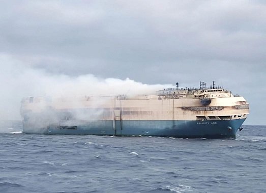 Les incendies, cause majeure de perte de navires de fret, avertit Allianz