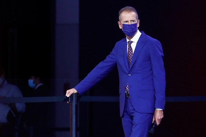 Le président du directoire de Volkswagen défend ses activités dans le Xinjiang, selon Handelsblatt
