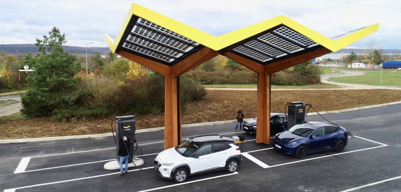 Les bornes de recharge rapide Fastned arrivent en ville