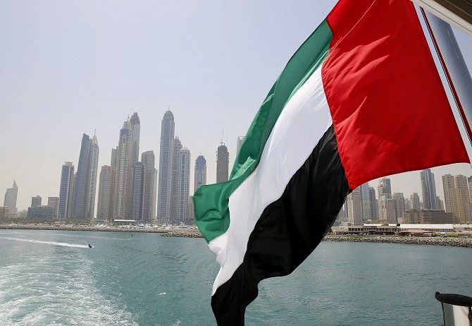 La France discute avec les Emirats arabes unis pour remplacer le pétrole russe, dit Bruno Le Maire