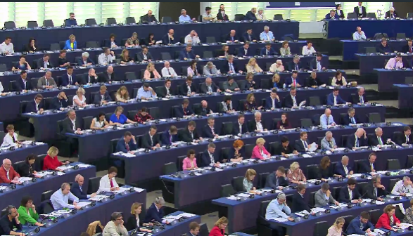 Les députés européens votent la fin des moteurs thermiques en 2035