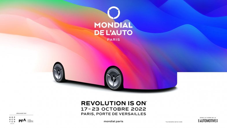 Un espace dédié aux utilitaires électriques et hydrogène pendant le Mondial de l’Auto à Paris