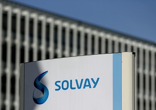 Solvay anticipe de meilleurs résultats que prévu au second trimestre