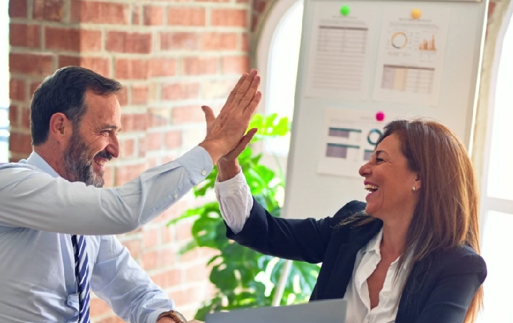 Femmes de 45 ans+, grâce au programme gratuit WISE renouez avec l’emploi !