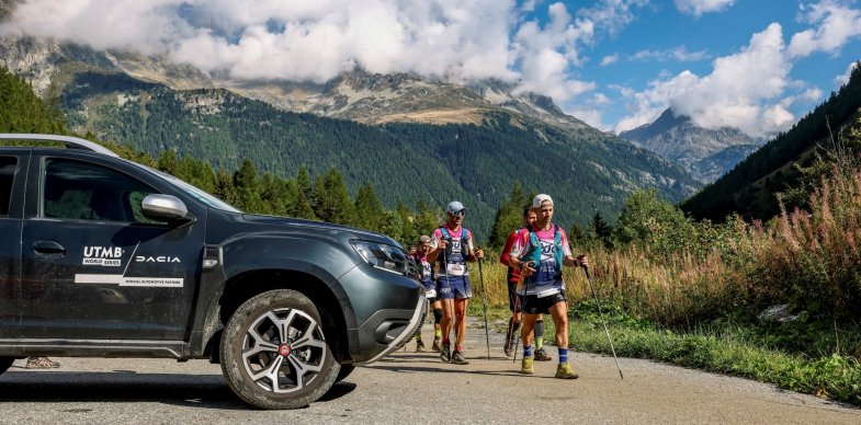 Dacia sur la ligne d’arrivée de l’ultra trail du Mont-Blanc