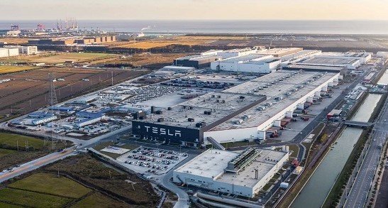 Tesla maintiendra la production de son usine de Shanghai en dessous de son niveau maximum