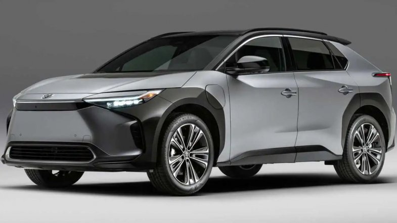 Toyota relance la production de son premier SUV 100% électrique après des couacs