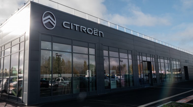 Le groupe Bayi inaugure le nouveau logo Citroën à Evreux