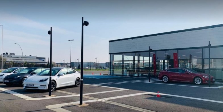 Malgré la baisse de ses tarifs, Tesla améliore son bénéfice trimestriel de 20%