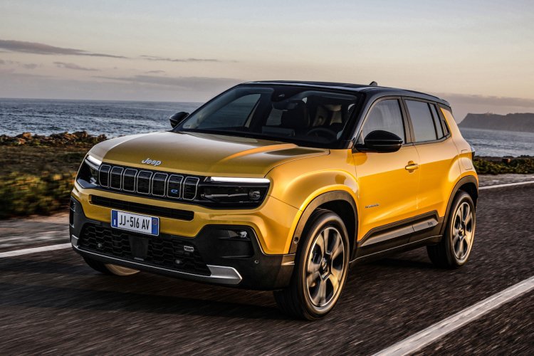 Un Avenger essence à la rescousse du réseau Jeep