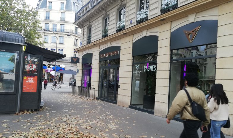 Cupra inaugure un concept store au cœur de Paris