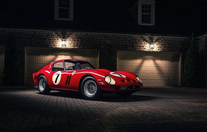 Une Ferrari adjugée 51,7 millions de dollars, deuxième voiture la plus onéreuse aux enchères