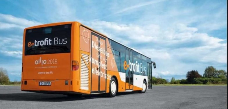 Un moteur électrique greffé dans un vieil autocar : le rétrofit prend la route