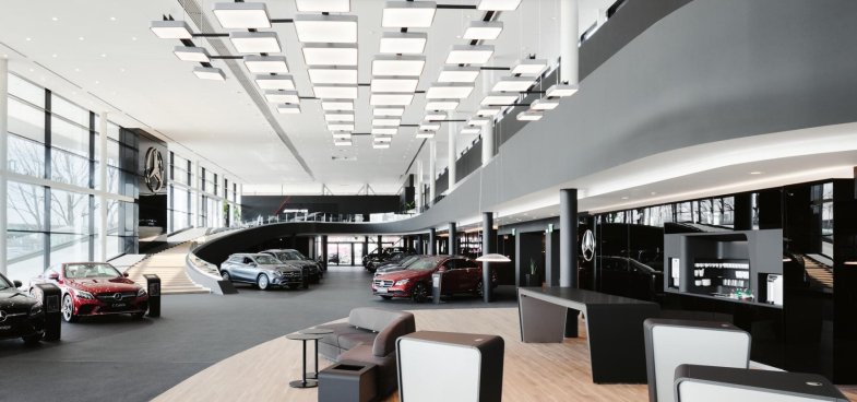 Les salariés allemands de Mercedes manifestent contre la vente des filiales