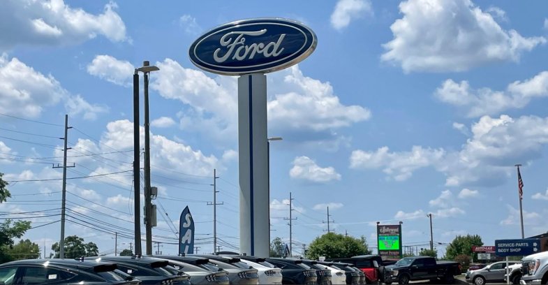 Après leurs résultats financiers, analyse des forces et des faiblesses des trois constructeurs américains Ford, GM et Tesla