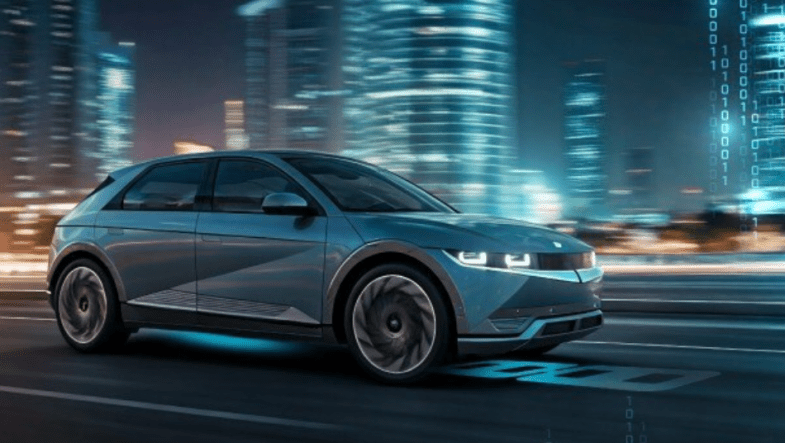 Recharger en roulant : deux solutions de "route électrique" testées en France