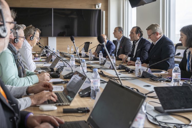 Antonio Filosa à la rencontre des syndicats pour redonner confiance aux équipes françaises
