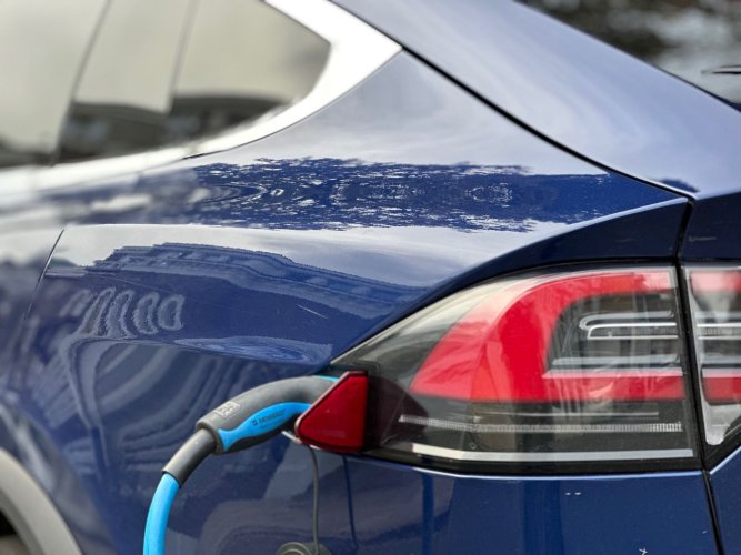 Comment le problème sur les valeurs résiduelles des véhicules électriques redéfinit-il le jeu concurrentiel ?