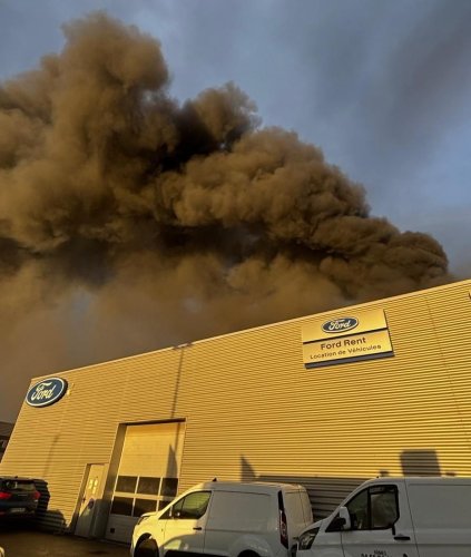 Incendie accidentel dans la concession Ford de Troyes