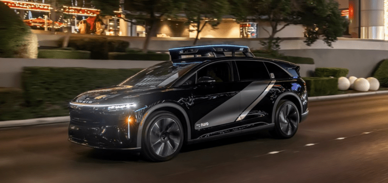 Uber et Lucid dévoilent le robotaxi qui doit concurrencer Waymo à San Francisco fin 2026