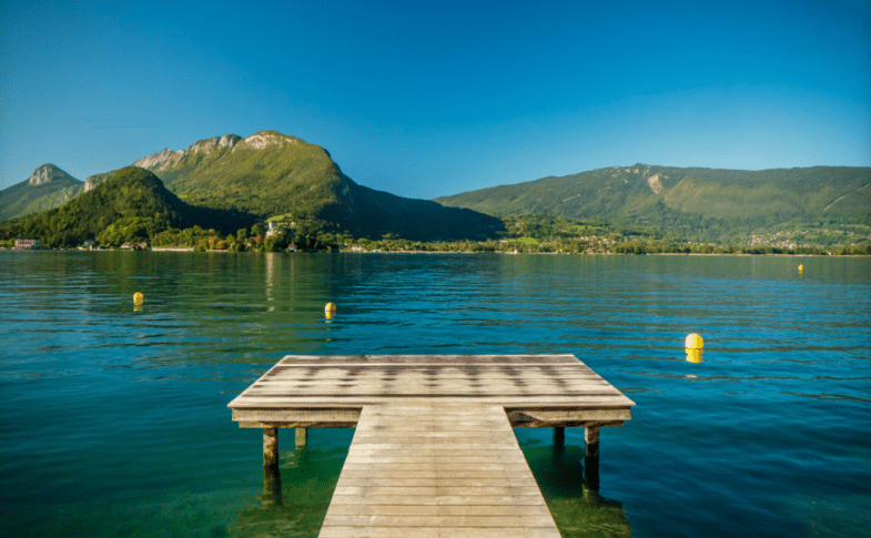 Le lac d'Annecy pollué par les pneus, selon une association