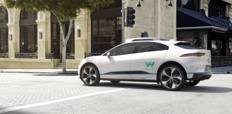 Waymo lève 16 milliards de dollars pour déployer ses robotaxis à l'international