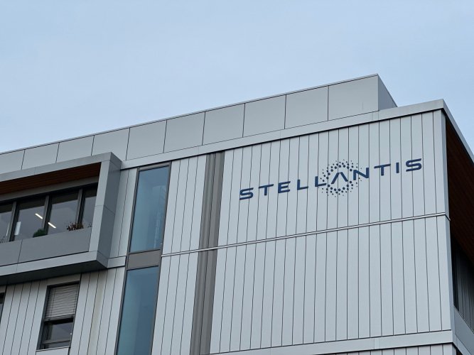 Stellantis : l'effacement du télétravail et le reniement de son modèle social