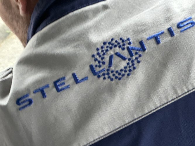 Stellantis renonce au retour à cinq jours sur site et maintient deux jours de télétravail