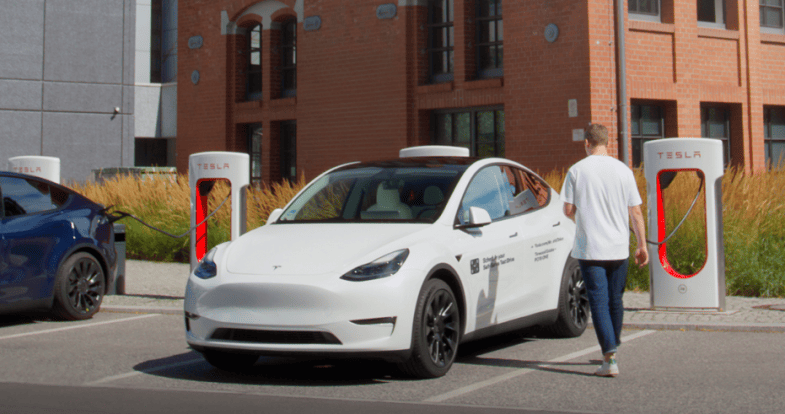 Tesla ouvre une boutique éphémère dans le centre commercial de la Défense