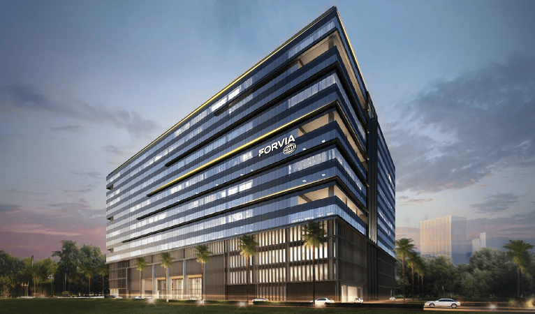 Forvia se lance dans les drones en Europe et crée une usine de sièges auto en Inde
