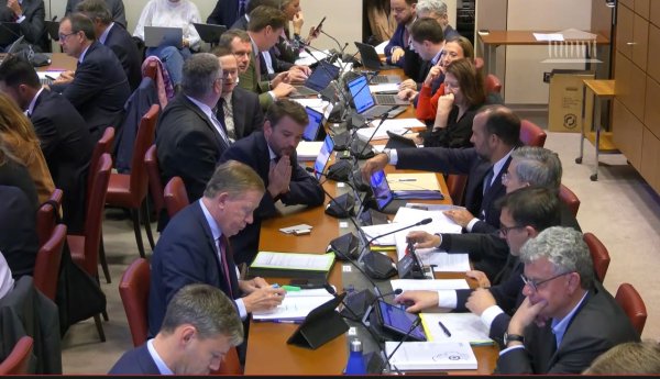 Les députés suppriment la hausse des taxes sur l’E85 et le B100 à une rare unanimité