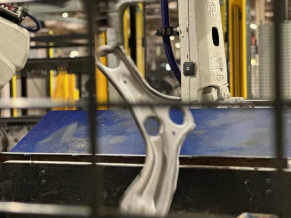 Le pôle d’excellence du Mans de Renault : le "laser cladding" des disques de freins et "l’écoute de la route", deux savoir-faire d’avenir