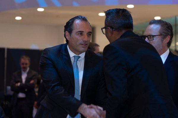 En 2026, la question de la rémunération de Filosa est plus cruciale que celle de Tavares