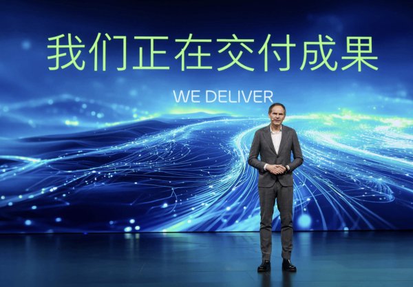 Face à une baisse de leurs profits expliquée par leurs déboires en Chine, Volkswagen et Mercedes répondent "plus de Chine"