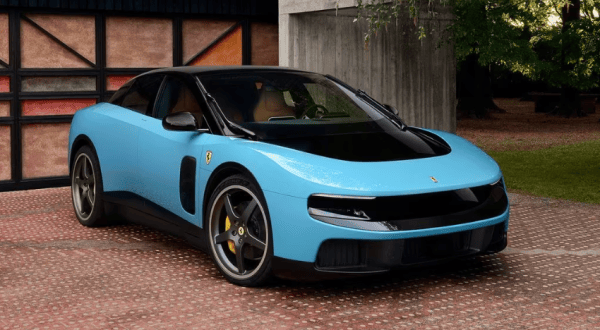 Ferrari dévoile sa première voiture électrique