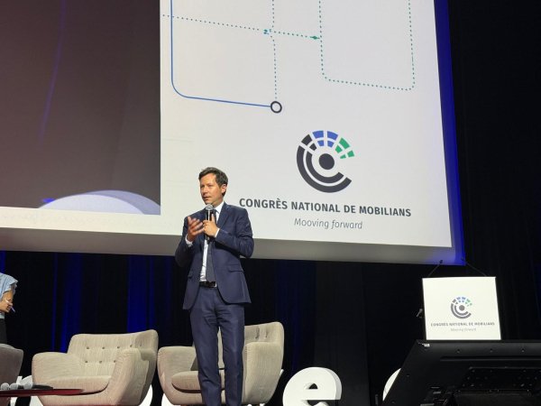 François-Xavier Bellamy (PPE) veut un moratoire réglementaire de dix ans pour l’automobile européenne