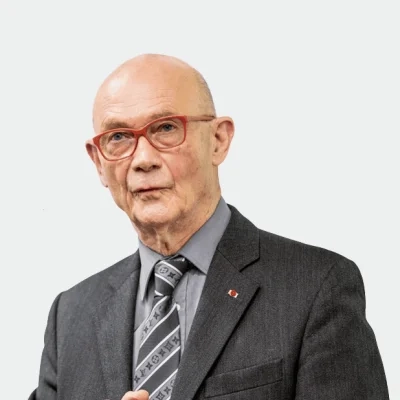 Face aux voitures chinoises, Pascal Lamy préconise un quota et 50% de droits de douane au-delà