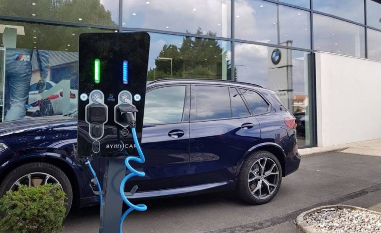 Le groupe Maurin installe bornes de recharge et panneaux photovoltaïques à Perpignan