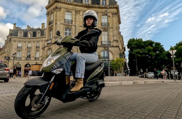 L’inexorable chute du marché du cyclomoteur : encore -28% en 2025