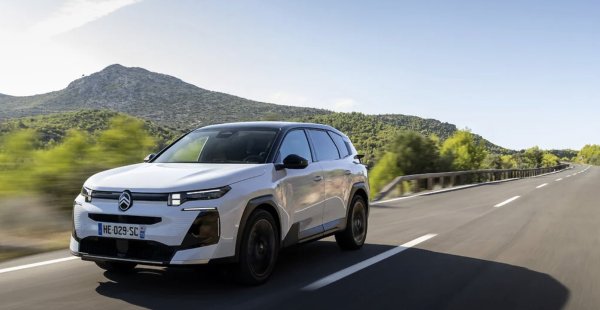 Rennes à l’arrêt par à-coups : le succès des hybrides met Stellantis sous tension