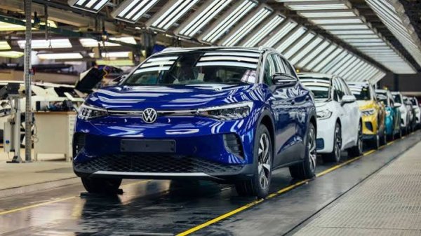 Le déclin et la mort de l’automobile européenne : Partie 1, le monde politique